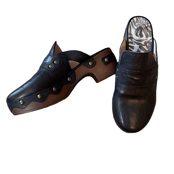 Eric Michael Shoes - Eric Michael Women’s Black Leather Clogs Size 9